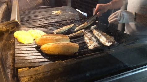  Çiğ Köfteli Balık Ekmeği: Güney Çin'den Gelen Acı ve Taze Bir Deniz Hüzmesi!