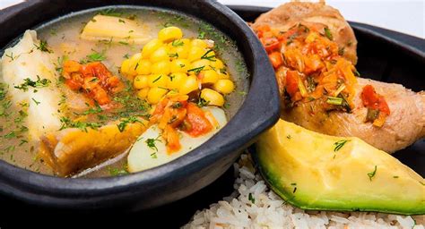  Sancocho de Gallina: A Soul-Warming Symphony of Flavors and Textures in Palmira!